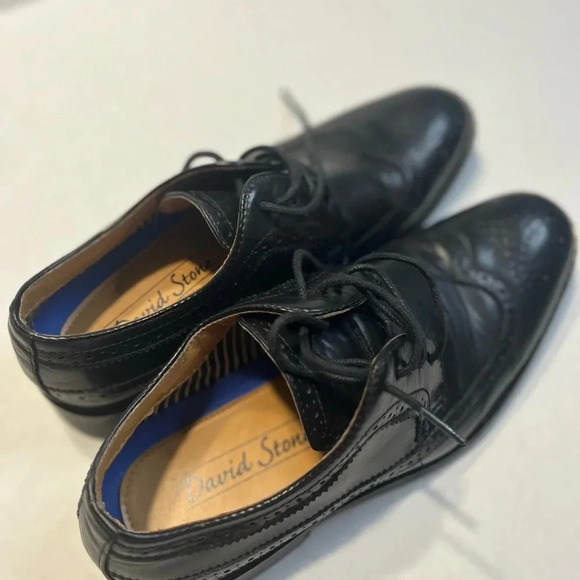David Stone wing tip black lace up mens dress shoes. Used still look new Size 8 - Picture 12 of 13